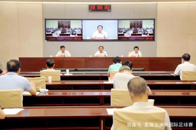 船上惊愕：东契奇抱头 范德彪掷球衣引小球迷落水